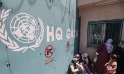 الخارجية الفلسطينية تدين قرار العدو الصهيوني منع الأونروا من العمل شمال غزة