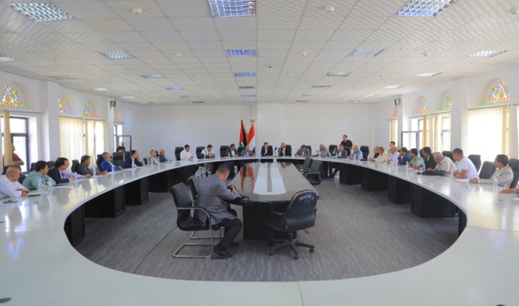 اجتماع موسع بوزارة الصناعة لمناقشة أوضاع مستوردي الأدوية