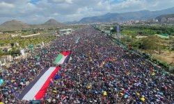 خروج مليوني بالعاصمة صنعاء تأكيدا لاستمرار موقف الوفاء لغزة وتنديدا بالعدوان العسكري والاقتصادي الأمريكي  