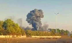 طيران العدوان الأمريكي البريطاني يستهدف الحديدة ب 3 غارات 