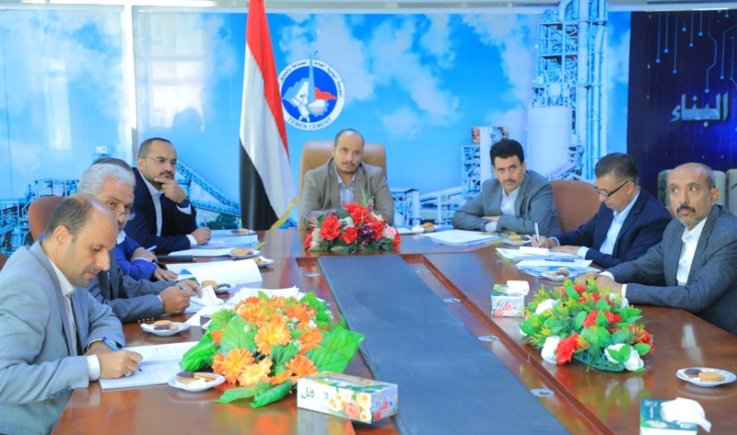 مناقشة تطوير منظومة العمل في مؤسسة الإسمنت والمصانع التابعة لها