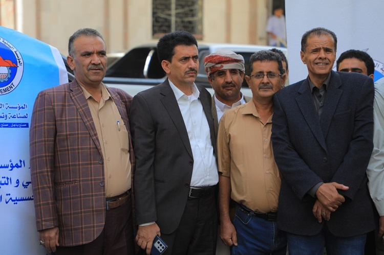 موظفو وعمال مؤسسة الأسمنت يباركون الإنجاز الأمني بكشف خلايا التجسس ويؤيدون قرارات قائد الثورة