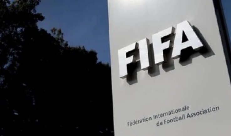 الفيفا يحرم خمسة أندية عراقية من تسجيل اللاعبين خلال الموسم المقبل