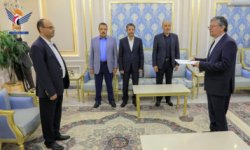 الرئيس المشاط يتسلم أوراق اعتماد سفير إيران لدى اليمن