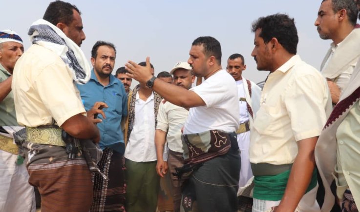 الجمعيات التعاونية بالحديدة تطلع على تجربة زراعة الكثبان الرملية في عبس
