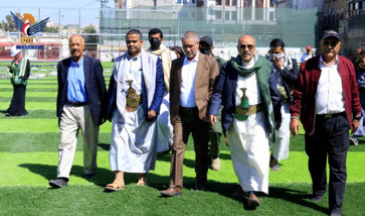 تفقد أعمال تركيب العشب وبناء مدرجات النادي الأهلى بصنعاء