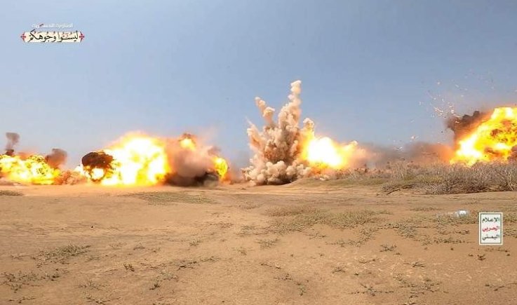 القوات المسلحة تنفذ مناورة تُحاكي التصدّي لأربع موجات هجومية بحراً وبراً 