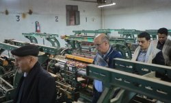 وزير الاقتصاد يطلع على أوضاع مصنع الشركة اليمنية للصناعات النسيجية