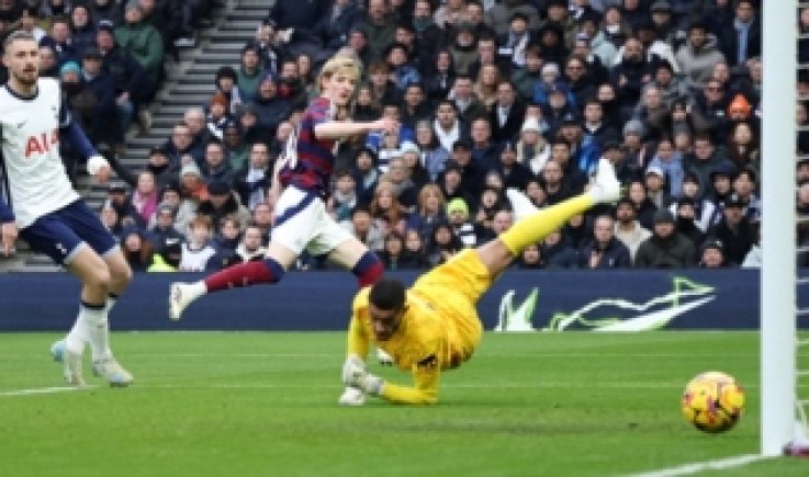 الدوري الإنجليزي: نيوكاسل يونايتد يفوز على توتنهام هوتسبير2-1