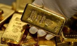 الذهب يتراجع بعد أن وصل لأعلى مستوى في نحو أربعة أسابيع