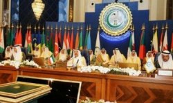 "التعاون الإسلامي" يدين تصريحات ترامب بشأن تهجير فلسطينيي غزة