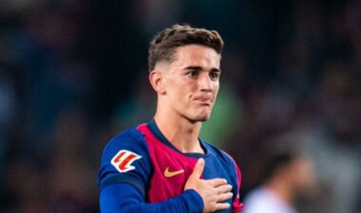 مدرب برشلونة يحذر لاعب وسطه غافي