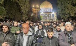 70 ألف مصل يؤدون صلاتي العشاء والتراويح في الأقصى المبارك