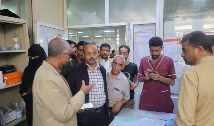 نائب وزير الخدمة يتفقد مستوى الانٍضباط الوظيفي في وزارة الصحة و مستشفى الثورة