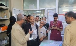 نائب وزير الخدمة يتفقد مستوى الانٍضباط الوظيفي في وزارة الصحة و مستشفى الثورة