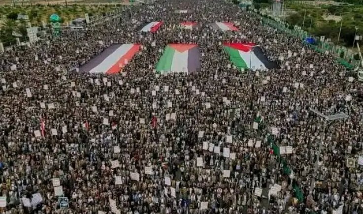 طوفان يماني في العاصمة صنعاء في مسيرة (جهاد وثبات واستبسال.. لن نترك غژة)
