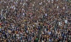 طوفان يماني في العاصمة صنعاء في مسيرة "ثابتون مع غزة في مواجهة التصعيد الأمريكي الإسرائيلي"