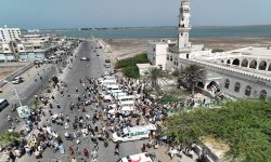 تهامة تشيع شهداء مجزرة راس عيسى وتعلن النفير العام لمواجهة العدوان الأمريكي 