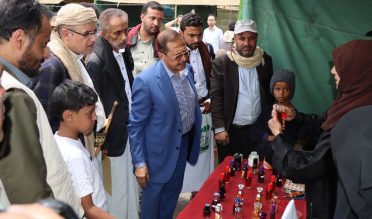 وزير الاقتصاد يزور سوق الخميس ويكشف عن حزمة إجراءات لدعم الاسر المنتجة  