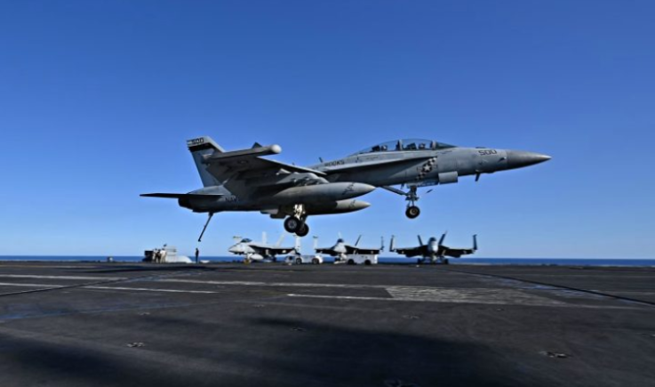 هي الثانية خلال أسبوع ..فقدان مقاتلة أمريكية “F-18” في البحر الأحمر