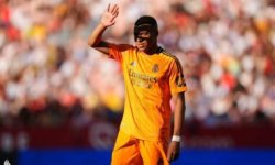 ريال مدريد يهزم إشبيلية وبرشلونة يسقط أمام فياريال في الليجا