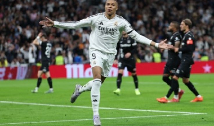 ريال مدريد يعرض الرقم 10 على لاعبه الفرنسي مبابي