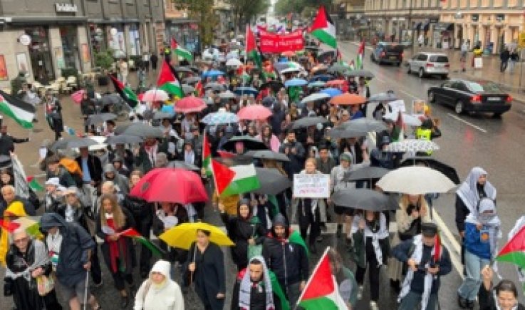 متظاهرون في ستوكهولم يطالبون بوقف الإبادة في فلسطين