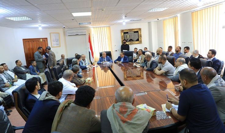 خلال لقاء جمع رئيس مجلس الوزراء ورئيس الغرفة التجارية الصناعية.. مناقشة سبل تعزيز التعاون بين الحكومة والقطاع الخاص