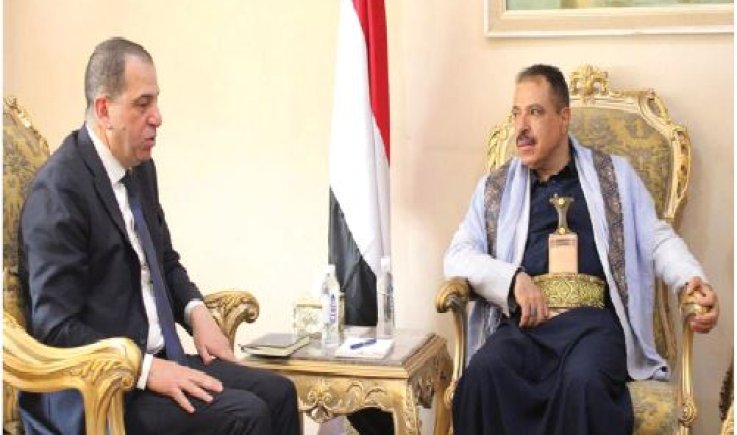 وزير الخارجية يلتقي المبعوث رفيع المستوى لبرنامج الأغذية العالمي إلى اليمن