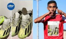 لاعب كرة قدم من غزة يعرض حذاءه للبيع ليُطعم أسرته