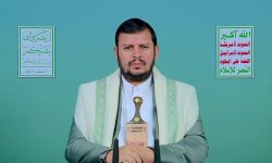 في خطابه التعبوي المهم قائد الثورة : موقف الشعب سيكون حازما وحاسما ونحذر كل من تسوّل له نفسه الوقوف مع العدو