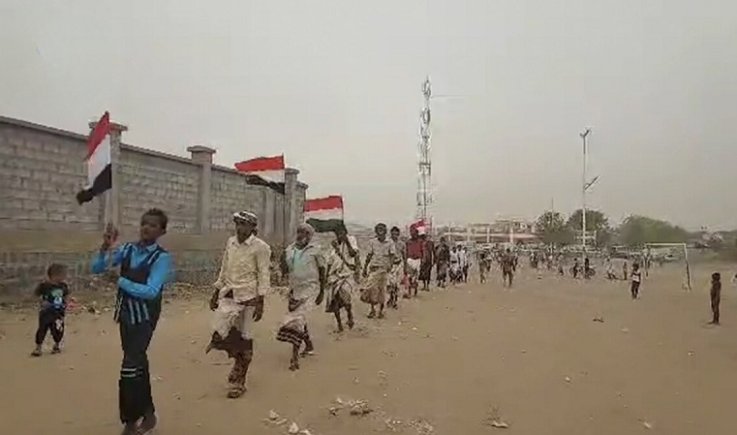 الحديدة.. مسير لـ 105 متخرجين من الدورات العسكرية المفتوحة بمديرية المراوعة