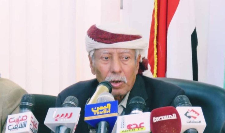 محافظ حضرموت اللواء باراس يعزي قائد الثورة ورئيس المجلس السياسي باستشهاد رئيس الحكومة ورفاقه الوزراء