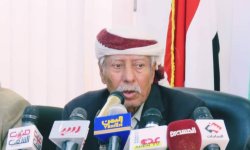 محافظ حضرموت اللواء باراس يعزي قائد الثورة ورئيس المجلس السياسي باستشهاد رئيس الحكومة ورفاقه الوزراء