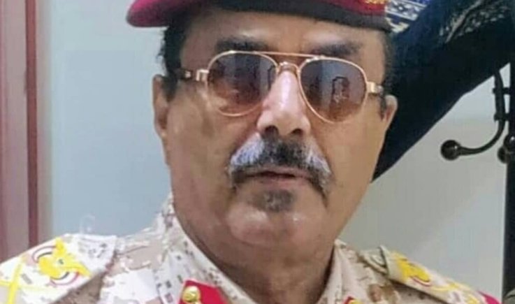 محافظ شبوة اللواء العولقي يهنئ قائد الثورة ورئيس المجلس السياسي الأعلى بالعيد ال62 لثورة ال 14 من أكتوبر المجيدة