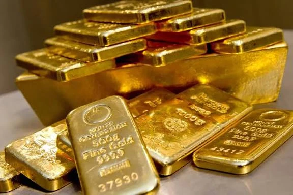 الذهب يرتفع بعد عقوبات دولية على روسيا واحتمال فرض قيود على الصين