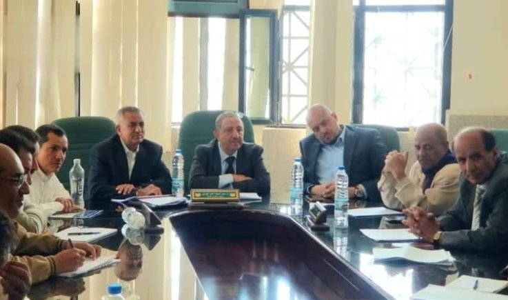لقاء بهيئة الرقابة على المناقصات يناقش نتائج النزول الميداني إلى صندوق النظافة بالأمانة