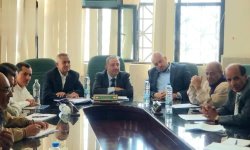 لقاء بهيئة الرقابة على المناقصات يناقش نتائج النزول الميداني إلى صندوق النظافة بالأمانة