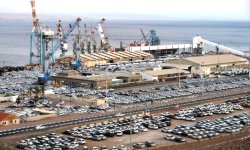 مدير ميناء أم الرشراش يقرُّ بالتأثيرات الكارثية للحصار اليمني على الميناء