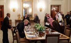 واشنطن بوست: البيت الأبيض يكافئ ابن سلمان بـ "عشاء دولة" على أمل تطبيع العلاقات مع إسرائيل