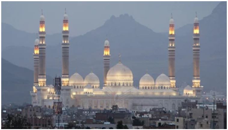 تشييع جثمان الشهيد العقيد مبارك غرزه في صنعاء