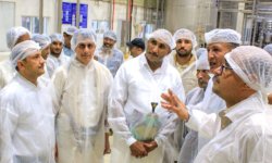 محافظ الحديدة ووكيل وزارة الاقتصاد ومدير مكتب الاقتصاد يتفقدون عدداً من المصانع بالمنطقة الصناعية