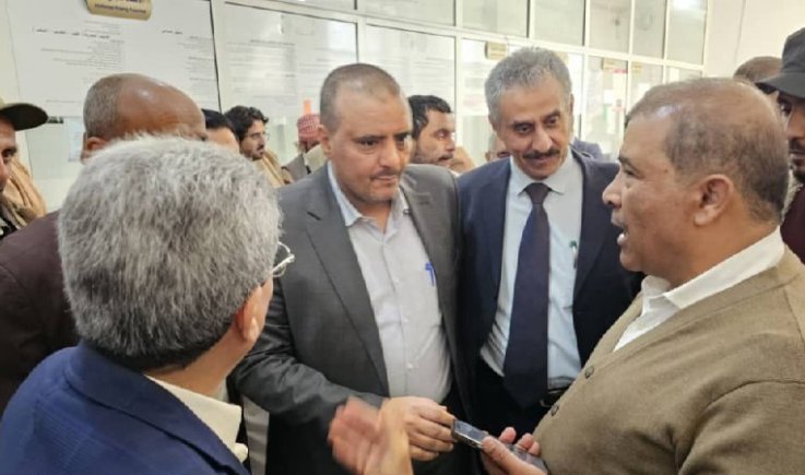 القائم بأعمال وزير الاقتصاد يطلع على سير العمل بإدارة خدمة الجمهور بالوزارة