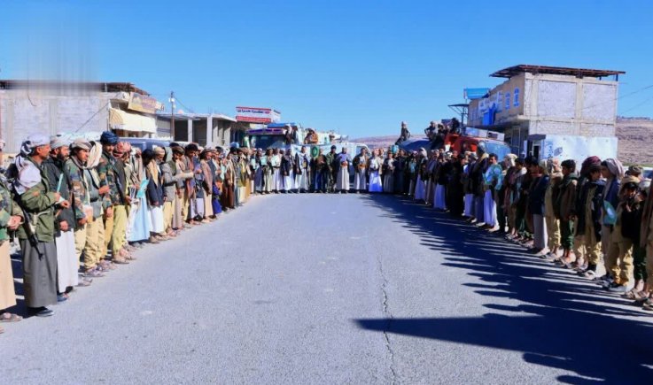 وقفة قبلية مسلحة بأرحب إعلانًا للجهوزية وتنديدًا بالإساءة للقرآن الكريم