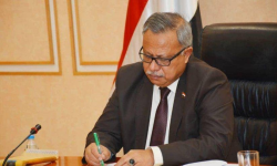 تَمْخَّضَ الجبلُ فَوَلَدَ فَأْراً