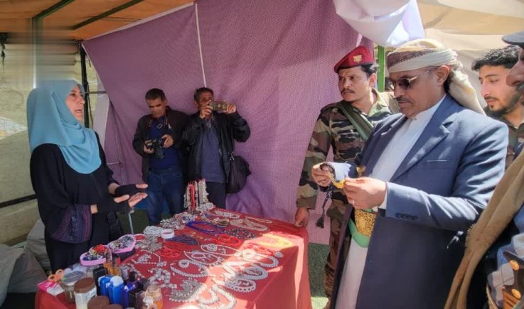السامعي يزور مهرجان العسل اليمني بصنعاء