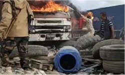 حريق هائل يلتهم ميناء الحاويات في عدن