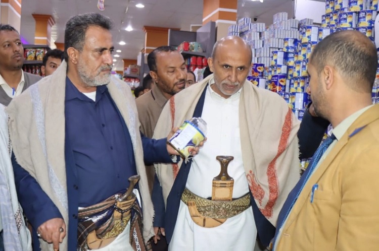 محافظ البيضاء يدشن حملة الرقابة على الأسواق وضبط المخالفات التموينية