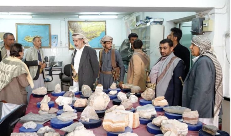 وزير النفط يطلّع على سير العمل بهيئة المساحة الجيولوجية والثروات المعدنية