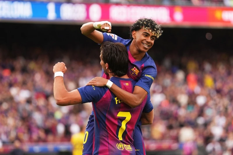 برشلونة يتغلب على أسبانيول 4 / 1 في الدوري الإسباني